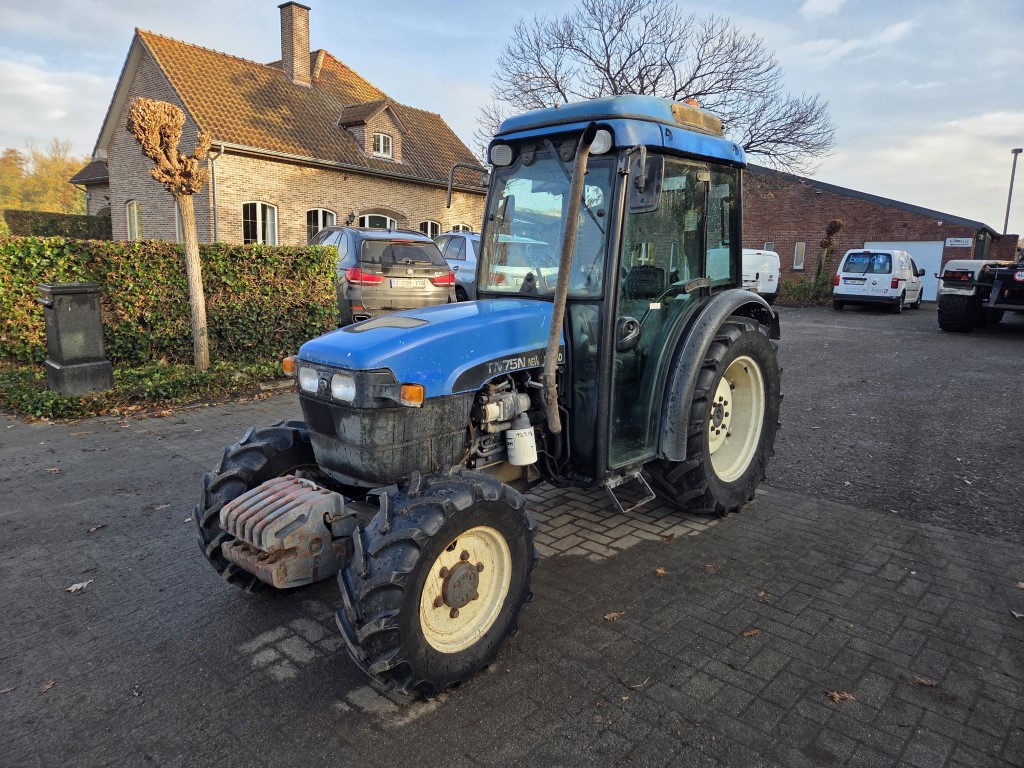 2002 New Holland TN75N