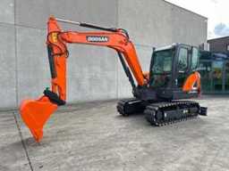 2016 Hitachi ZX68USR-5A